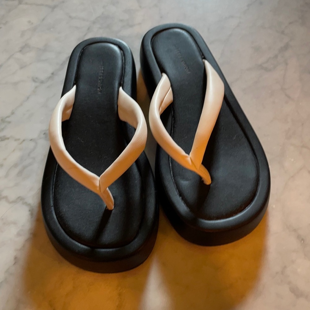 14 & Union black/white leather slides, 5.5